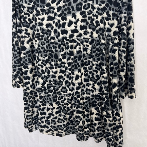 5/$25 Emory Rose animal print top tunic medium - Picture 4 of 4